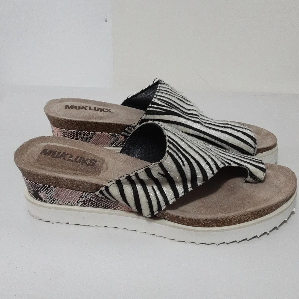 MUKLUKS Zebra Black and White Print‎ Pitch Duet Wedge Sandal